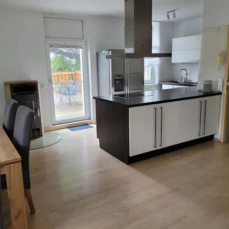 Moderne In In Ruhiger, Zentraler Lage, 116 Qm Apartment *