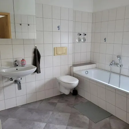 Moderne In In Ruhiger, Zentraler Lage, 116 Qm Apartment Meerane