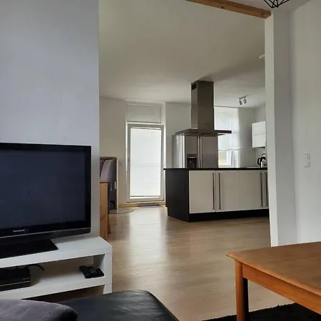Lägenhet Moderne In In Ruhiger, Zentraler Lage, 116 Qm *