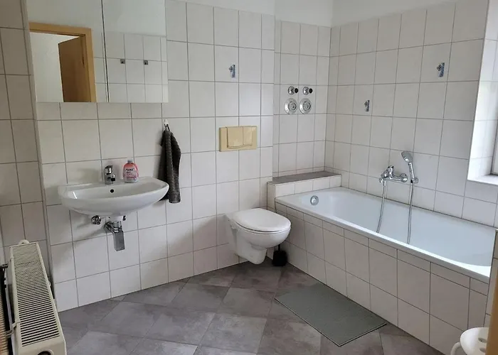 Moderne In In Ruhiger, Zentraler Lage, 116 Qm Apartment Meerane